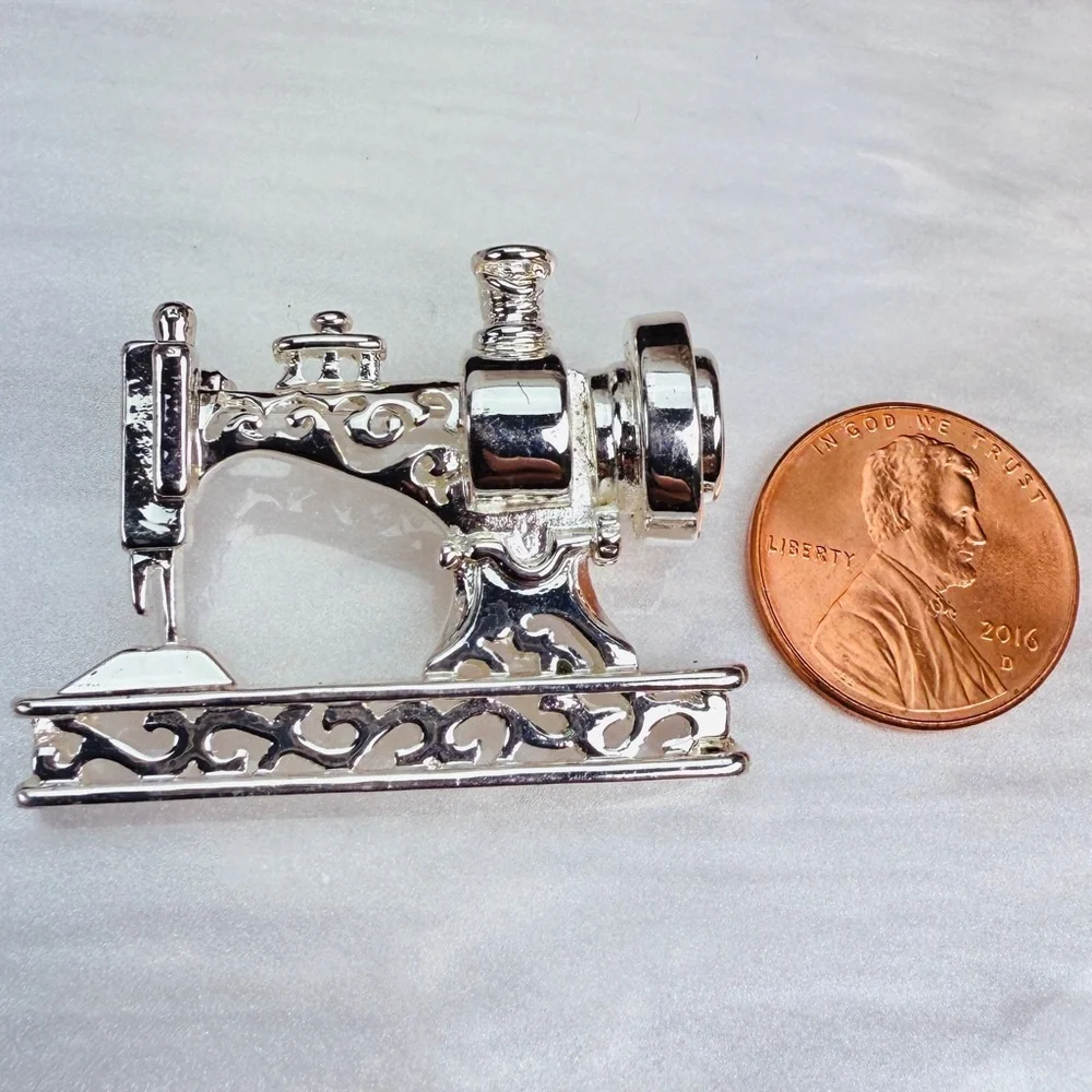 Silvertone Sewing Machine Brooch Pin